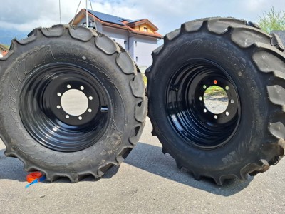 Traktor Räder 440/65R24 mit Mitas Reifen 4406524