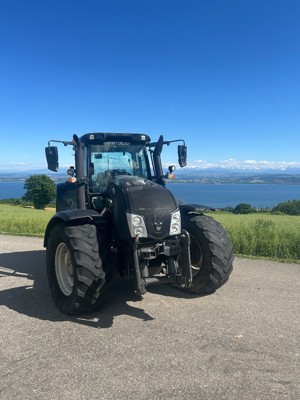 Valtra T 153 versu