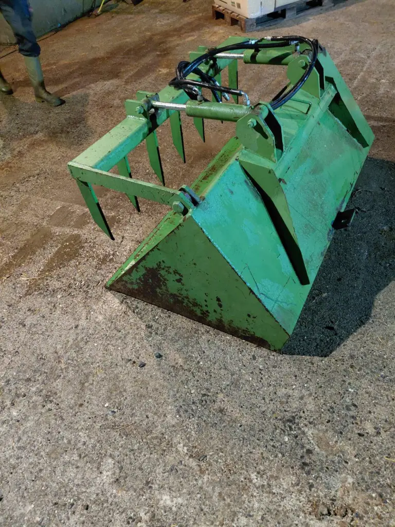 Greiferschaufel Striegel