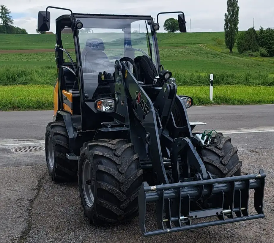 047ecb26-709f-49f8-8b33-685859b3c289-1. leiser-ag-giant-g3500-z.jpg
