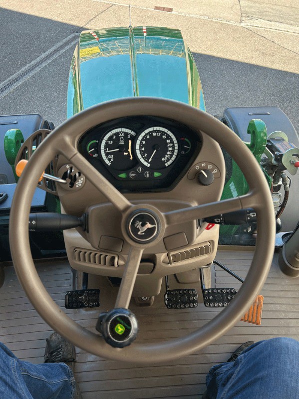 bb604389-9443-48a1-ad41-d06629f377ed-JohnDeer6125-5.jpg