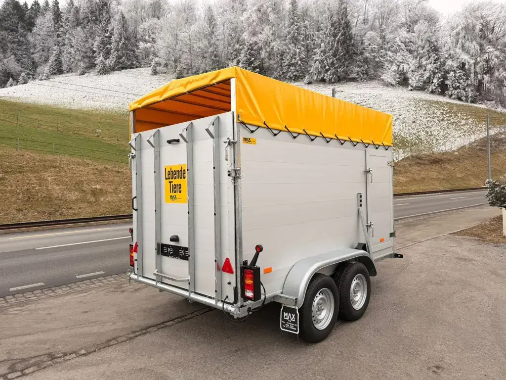f8b83a13-5858-4c0b-bc4c-04a49903de08-Viehtransporter.jpg
