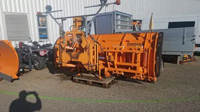 Schneepflug Boschung MF 5.5