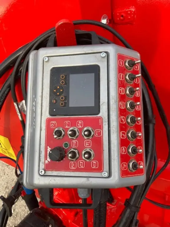 c8651f28-2c9e-49e1-b306-4acc85f24397-Jeantil Jourdain (5).jpg