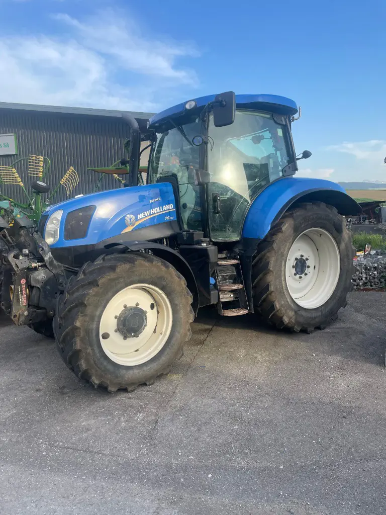 a35cea78-bea4-4505-9e70-e231265c36a5-New-Holland.jpg