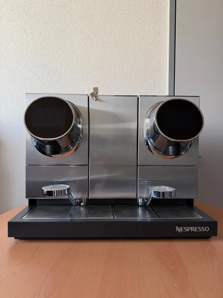 60f83bc4-b593-447f-b263-fa57ea8a06dc-Nespresso_Professional_Momento 200_05.jpg
