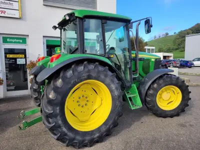 John Deere 6220