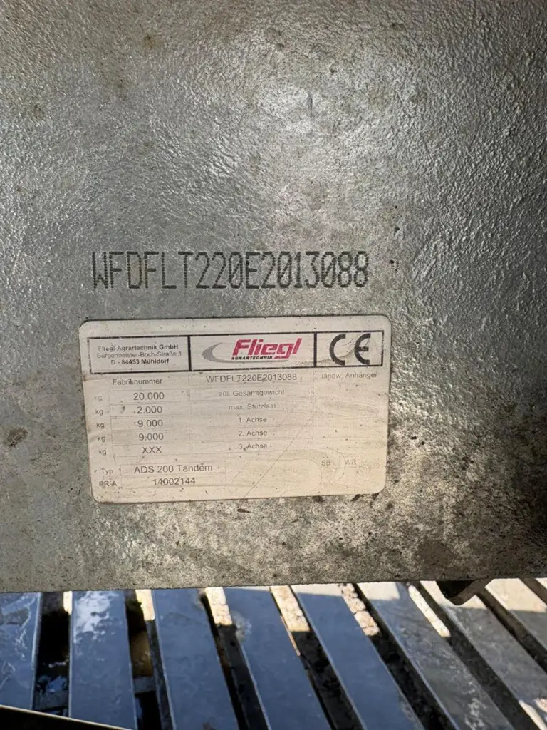 242c2c00-cc2d-4b7b-81da-8ed460788a6f-Fliegel6.jpg