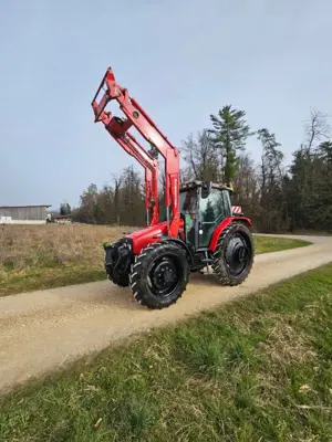 Pflegetraktor MF 4345 mit Frontlader