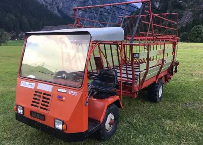 Aebi TP20 mit Ladewagen und Brücke