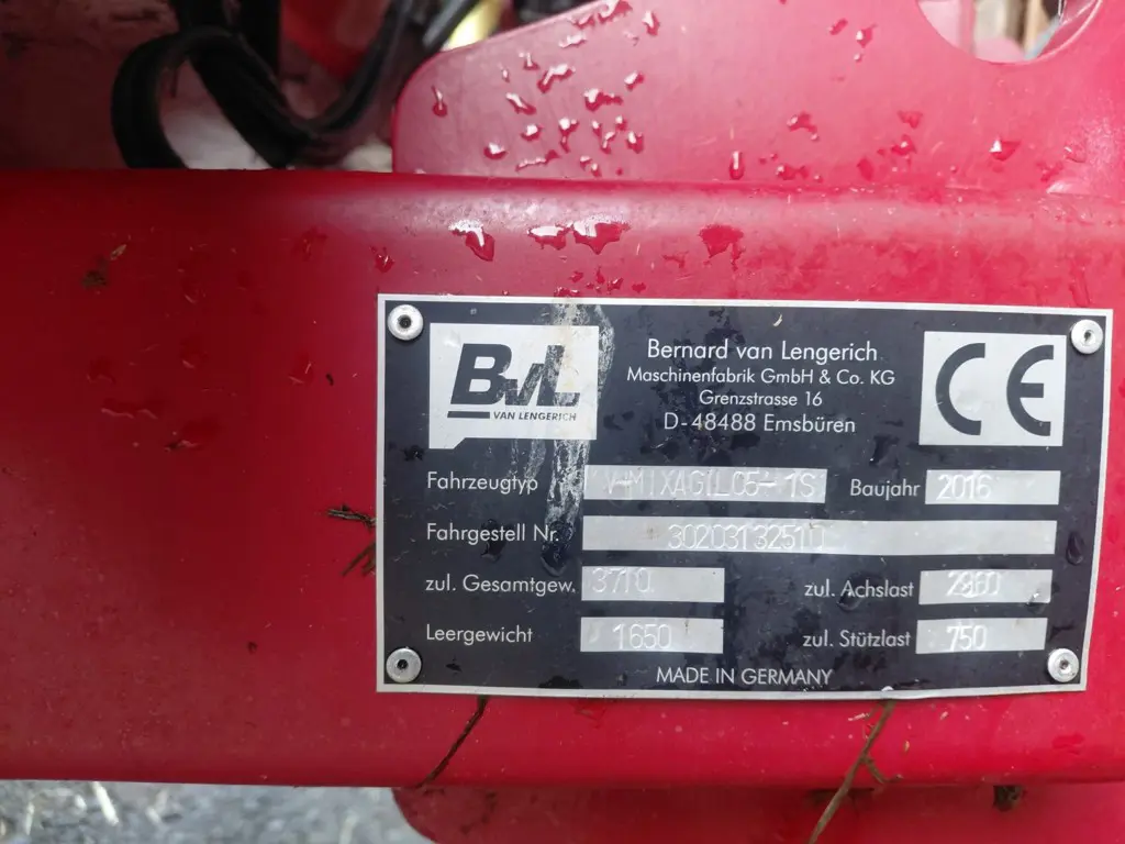 b17a22fb-3f64-47a2-9254-553fcae7dcbf-3.jpg