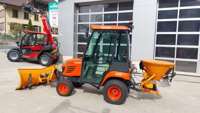 Traktor Kubota BX 2350 mit Schneepflug