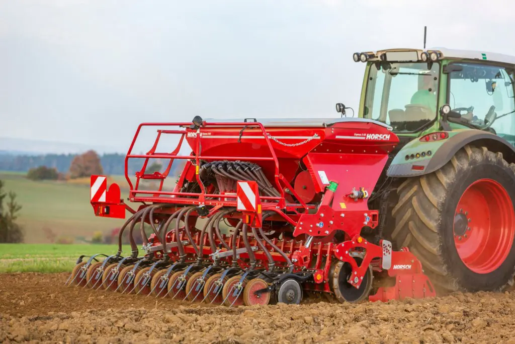 5279dee9-3dbe-4956-8c93-7b1928ea701d-Express mit Fendt.jpg