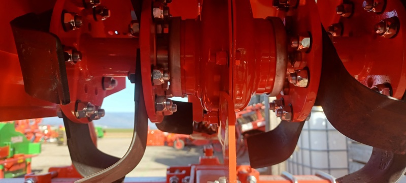 f99a3bae-473c-4836-a25f-e40bf8bf7819-Toscano Reihenfräse unten.jpg