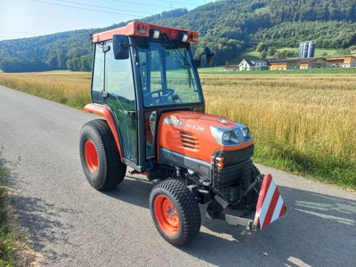 Kubota STV36 Kleintraktor Kommunaltraktor Traktor