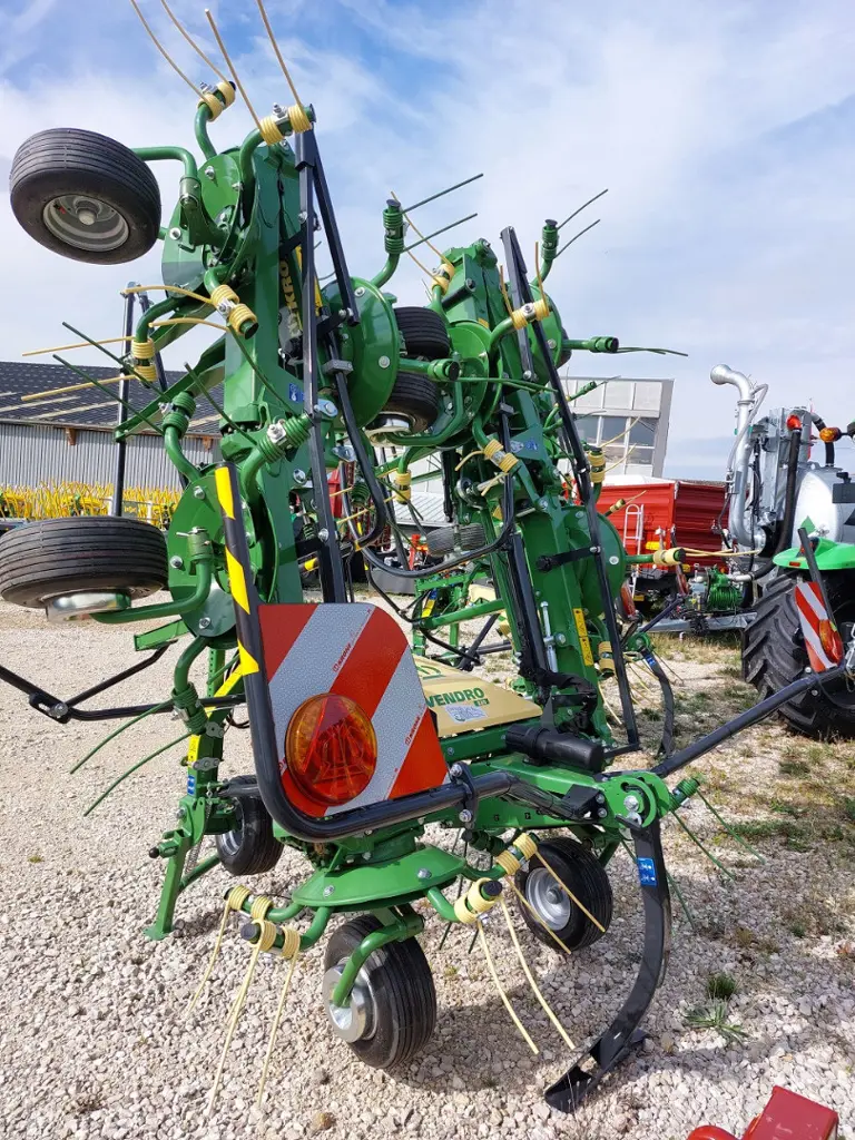 435136a5-d8e8-4390-b494-2b33aa8a5283-Krone Vendro 820.jpg