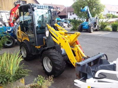 Hoflader Hoftrac Gehl Knicklader Manitou Mustang Kompaktlader Hofschlepper Pneulader