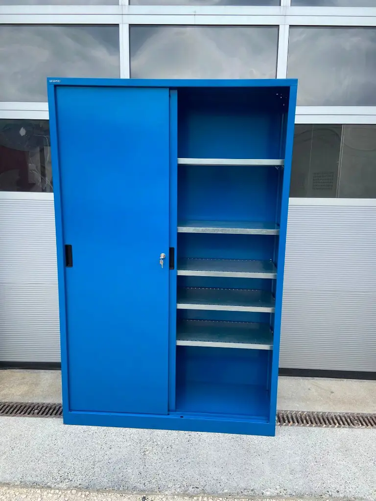 69d04805-4dcd-40f1-98d5-df99d2c9d3a8-16_Lista_Metallschrank_05.jpg