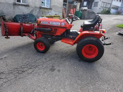 Traktor Kubota mit Schneepflug B1550 HST erst 620S