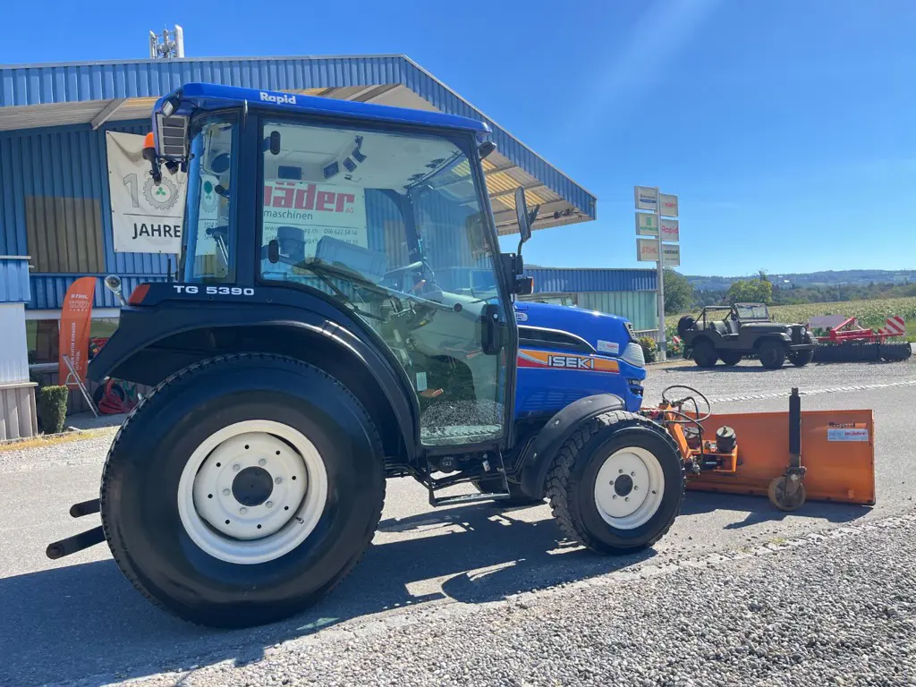 e16c7032-9458-49d5-8f1f-1d9e79682eda-36490 Iseki Traktor 5390 FQ mit Schneeplfug (4).jpg