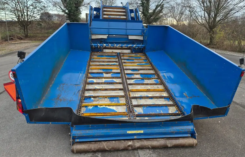 ab395d01-2dd8-4913-b9df-a3948a83533f-WhatsApp Image 2025-12-21 at 16.18.15 (5).jpg