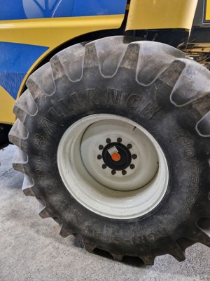 New Holland Dreschkorb und Bereifung