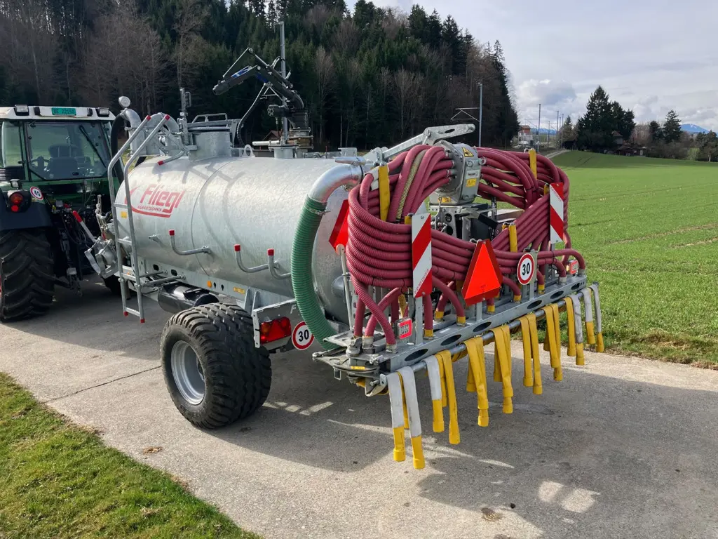 4cee1f27-038a-45a3-b770-c9f3adb33ca0-DF Fliegl3.jpg