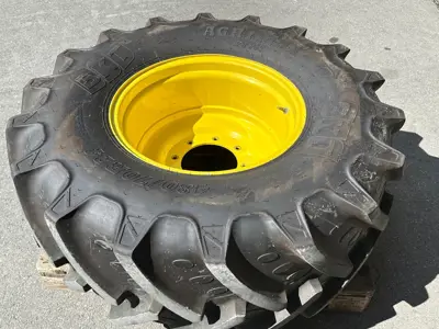 John Deere Räder 480/70 R24 // 520/70 R38