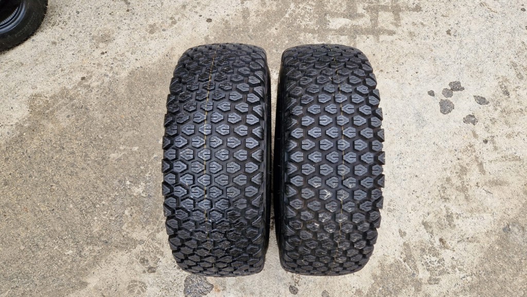 cef627fe-ff3e-45a8-bcbf-8a10ff3fda34-35960 Brigestone Pneu ohne Felge 315 - 75 D15 (5).jpg