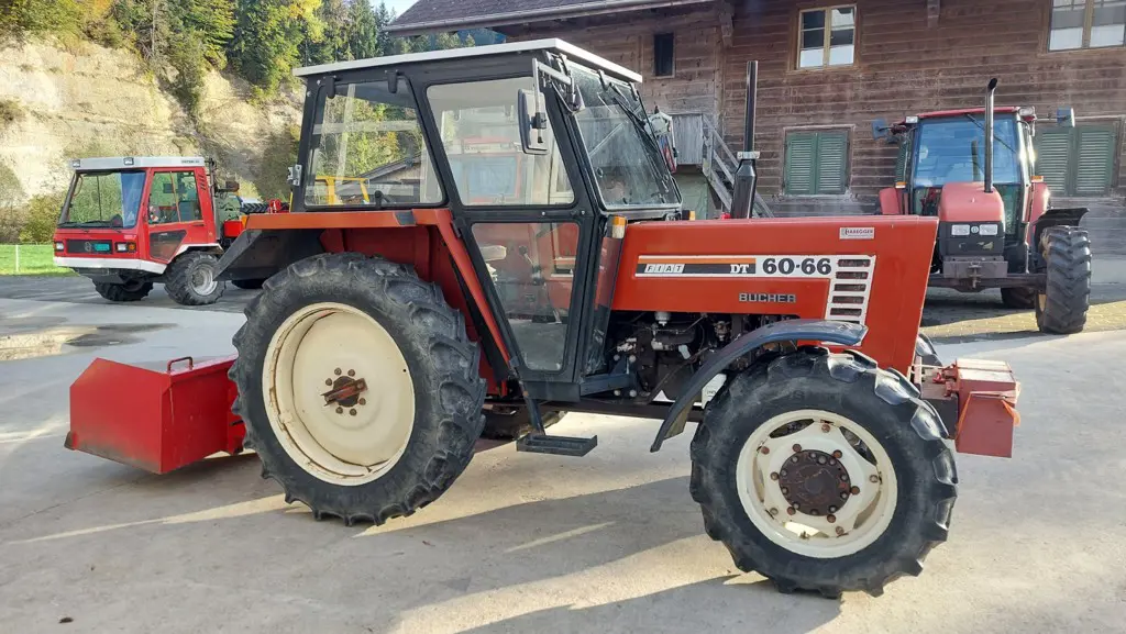 Traktor Fiat 60-66 DT mit Doppelräder