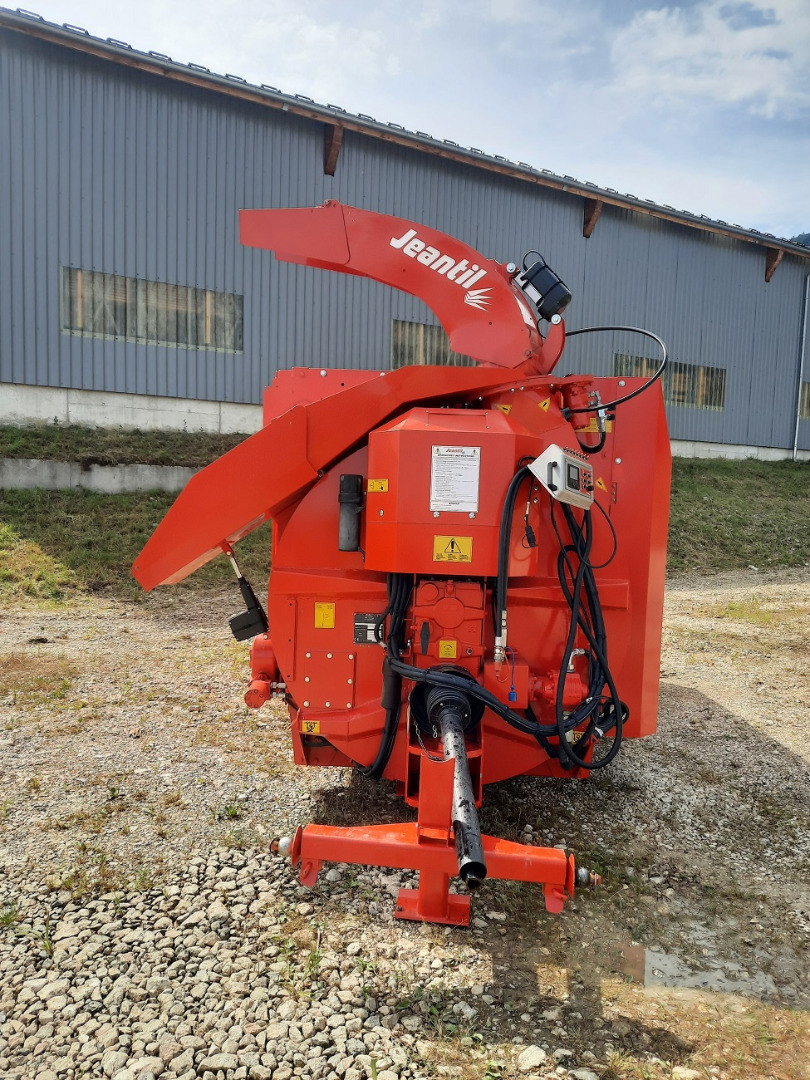 74bfd096-10d0-485f-932f-9c63f01e22cc-Jeantil Jourdain (8).jpg