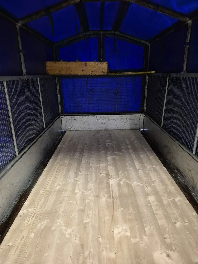 273ebe3d-7514-4a14-b458-751583f129bf-Anhänger Hochlader WM Meyer HLC mit Blache_Planenaufbau LMB Maschinen GmbH 5.jpg