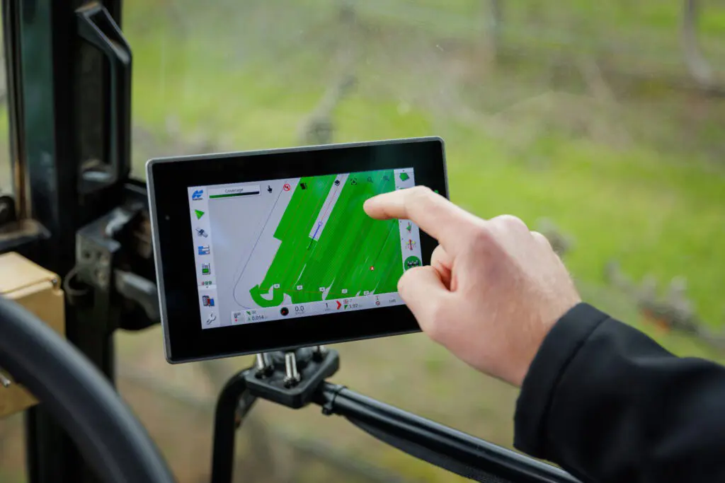 31659a4f-4a90-4c53-9c10-96d4d1072073-topcon_valuelinewineryjohndeere08_240927app-original-1024x683.jpg