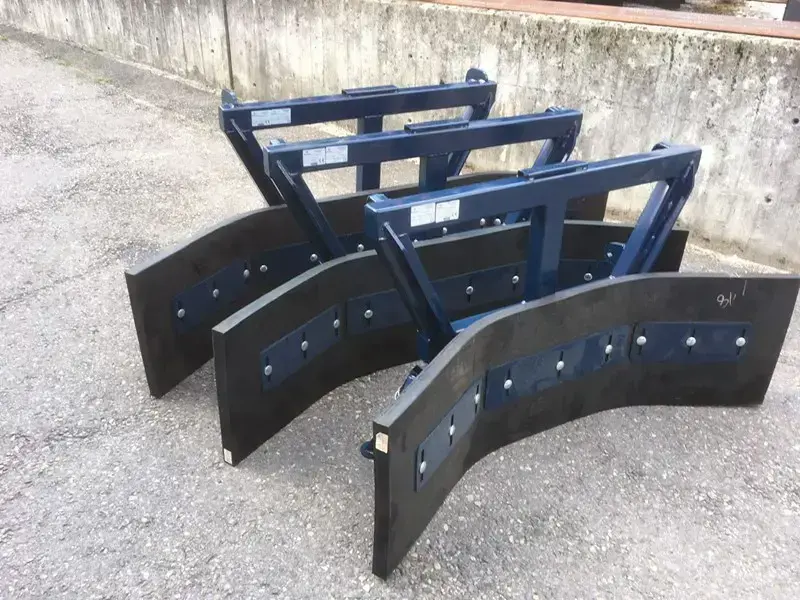 Gummischieber/Mistschieber/Stallschieber an Frontlader/Hoflader, Racleur/Rabots à lisier