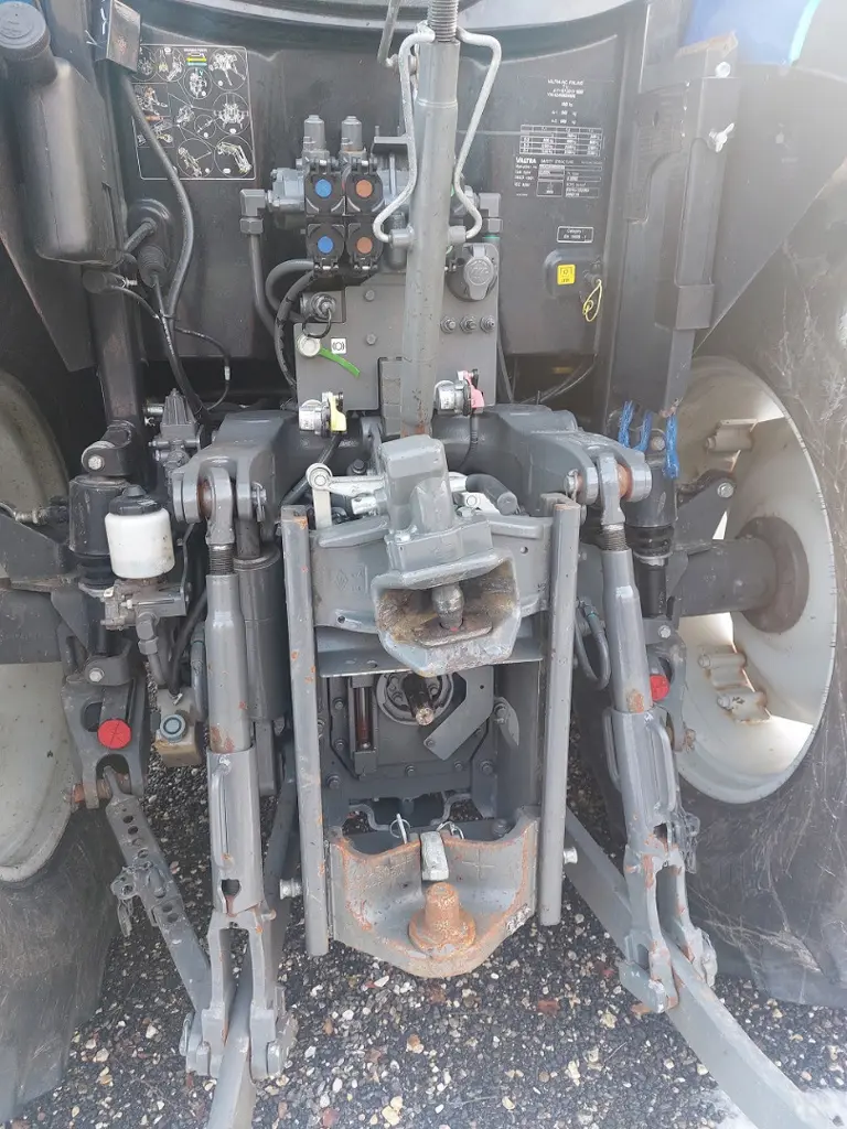 7cfe3162-b846-4d8b-952a-ca9240d282cd-Valtra Cerf (15).jpg