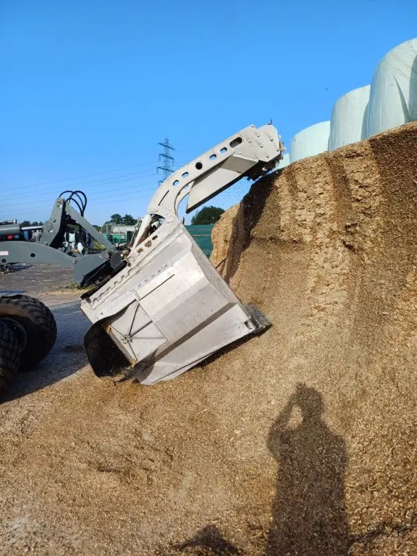 Futtermischer mit Fräss für Fahrsilo/ Silageballen