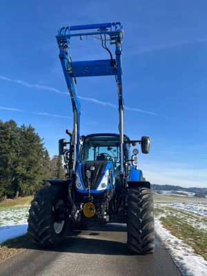 New Holland T5.120 Electro Command mit Frontlader