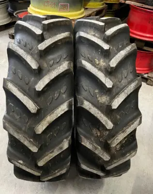 Reifen Kleber Traker 320/85R24 12A/119B