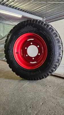 Fixspurräder mit Reifen Starco 260/75 - 15.3 AW
