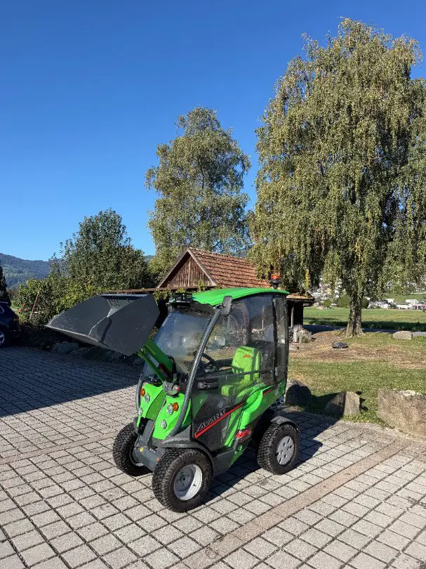 Hoflader Avant 225