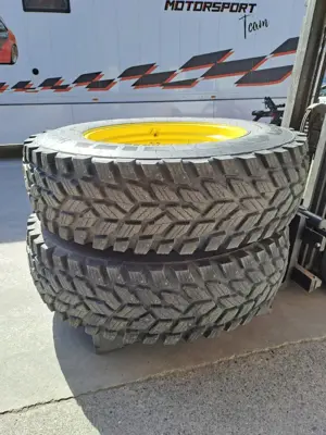 400/80R 24 und 480/80R38 Kompletträder John Deere