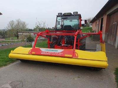 Pöttinger Mergento F 4010 Alpin Bandschwader