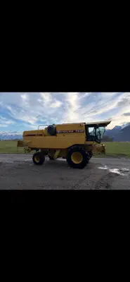 New Holland, TX 34 avec barre de coupe et chariot 4.5m, 1987