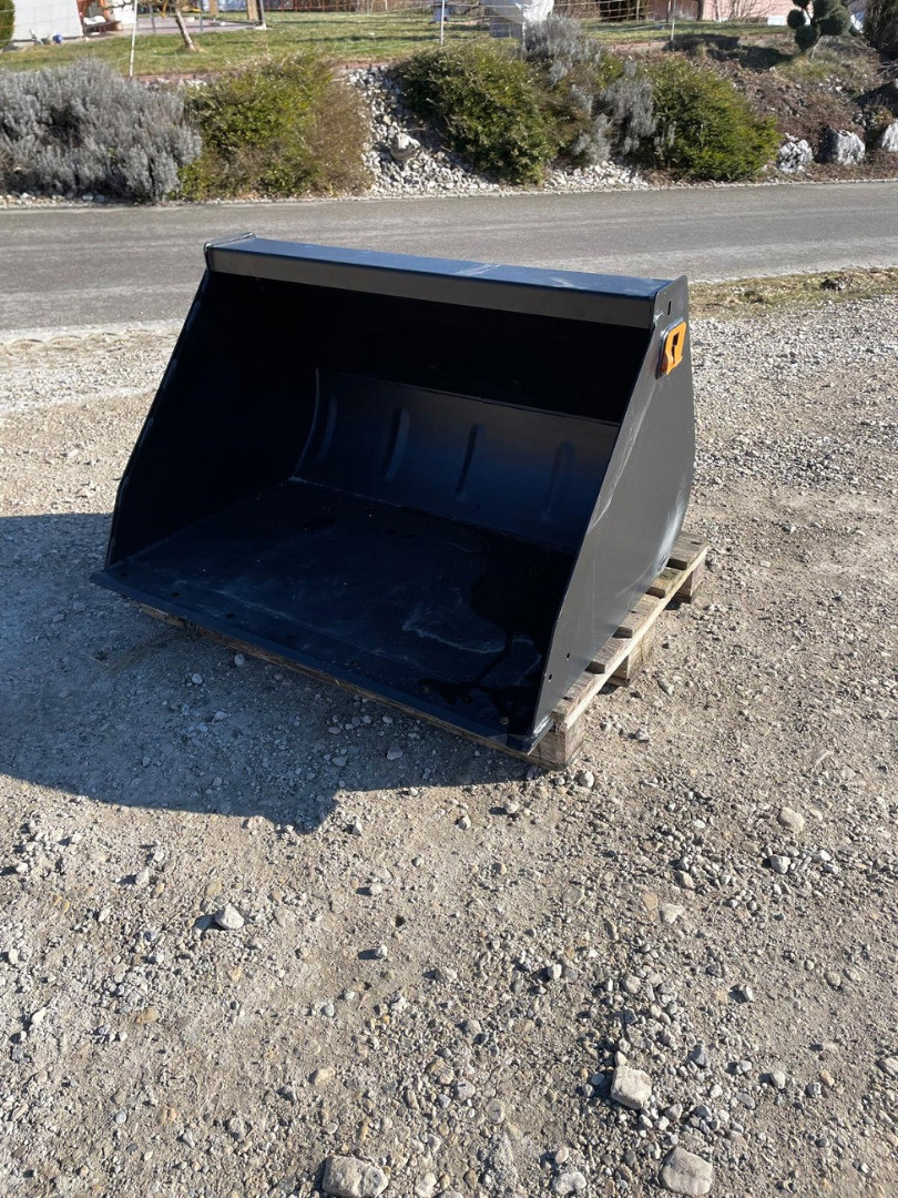 2bf3bd2c-9166-4170-84d5-9c7db67ecbe1-Quicke pelle  GS + 120 (2).jpg