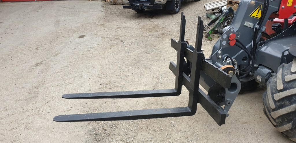 62eeb23b-6f7d-46dd-85d3-02754e70ed7f-Quicke M140  (2).jpg