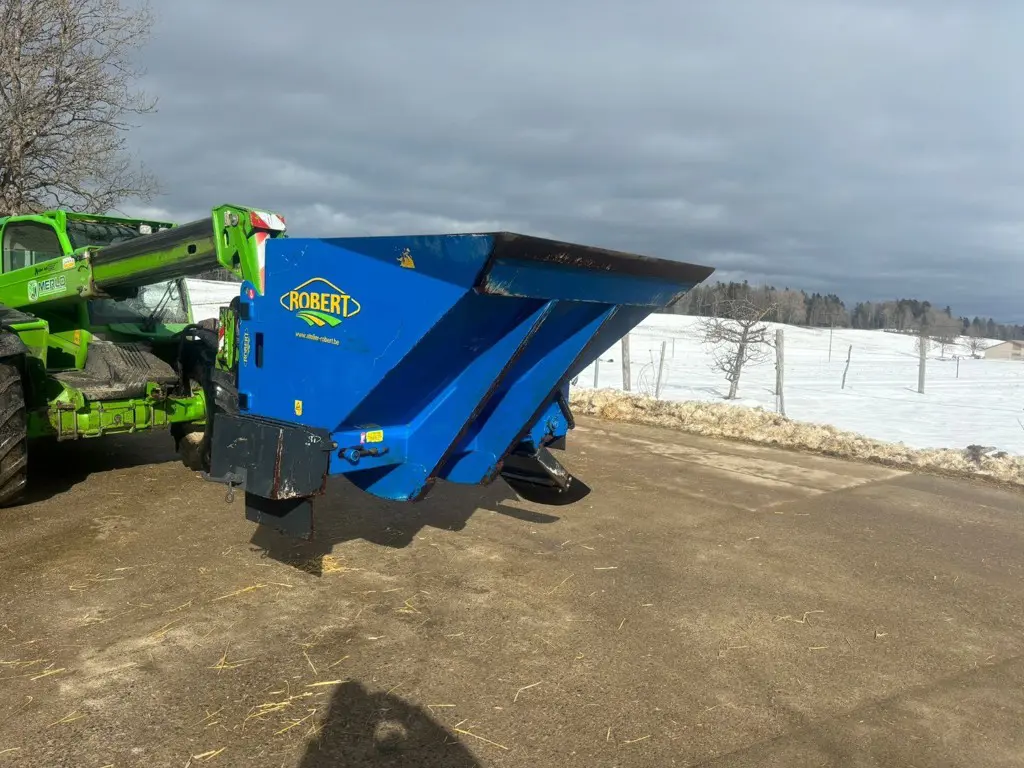 Godet broyeur-distributeur à betteraves Robert