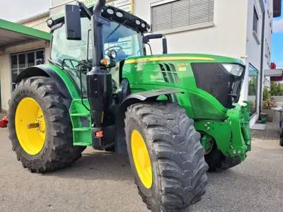 John Deere 6215R