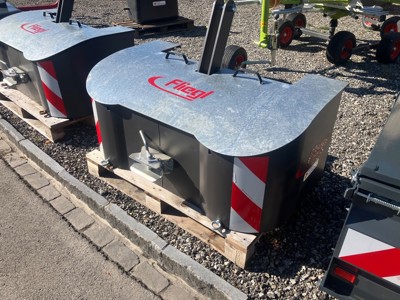 Fliegl Frontgewicht 800kg mit Staukiste
