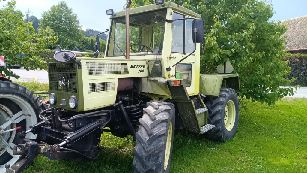 Traktor MB Trac 700