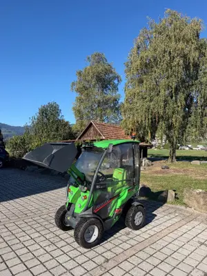 Hoflader Avant 225